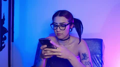 Snapshot of alice_phantom chatting on 03/11/26, 01:44 online show from 03/11/26, 01:44