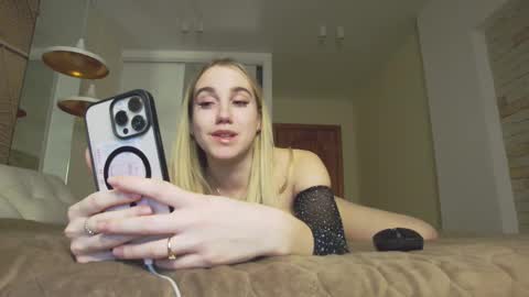 Snapshot of alice_rays_ chatting on 02/23/25, 10:42 Alice online show from 02/23/25, 10:42