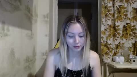 Alice smiles online show from 04/08/26, 01:49