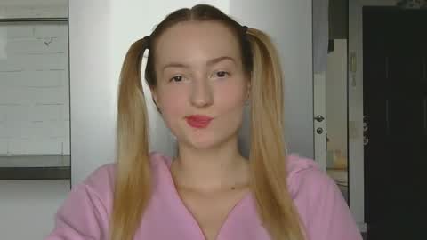 Snapshot of alice_sweet_01 chatting on 09/28/25, 02:55 Alice online show from 09/28/25, 02:55