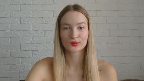 Snapshot of alice_sweet_01 chatting on 09/30/25, 11:04 Alice online show from 09/30/25, 11:04