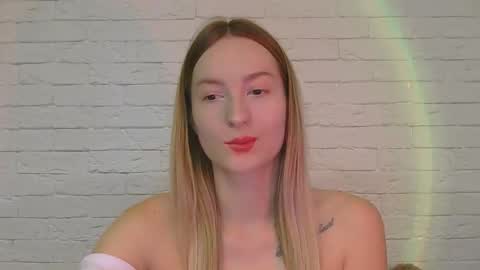 Snapshot of alice_sweet_01 chatting on 10/08/25, 03:20 Alice online show from 10/08/25, 03:20