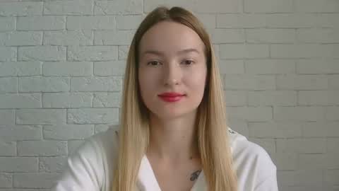 Snapshot of alice_sweet_01 chatting on 10/15/25, 10:48 Alice online show from 10/15/25, 10:48