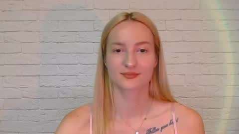 Snapshot of alice_sweet_01 chatting on 06/17/26, 08:21 Alice online show from 06/17/26, 08:21