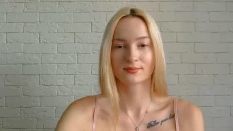 Snapshot of alice_sweet_01 chatting on 06/18/26, 09:47 Alice online show from 06/18/26, 09:47