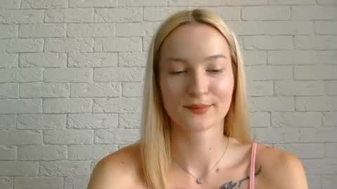 Snapshot of alice_sweet_01 chatting on 06/23/26, 11:41 Alice online show from 06/23/26, 11:41