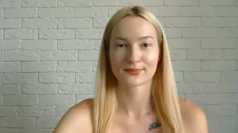 Snapshot of alice_sweet_01 chatting on 06/26/26, 11:03 Alice online show from 06/26/26, 11:03