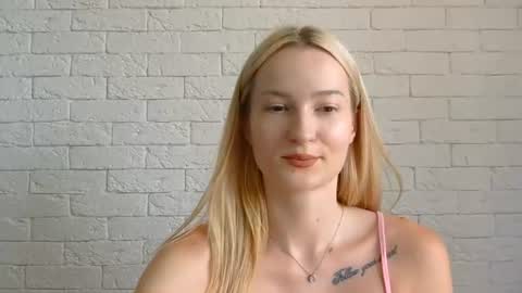 Snapshot of alice_sweet_01 chatting on 06/30/26, 01:01 Alice online show from 06/30/26, 01:01