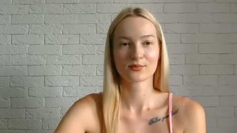 Snapshot of alice_sweet_01 chatting on 07/08/26, 11:48 Alice online show from 07/08/26, 11:48