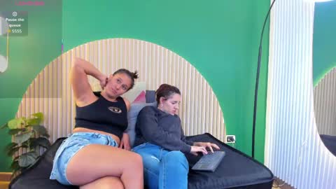 Snapshot of aliceandsia chatting on 06/06/26, 06:01 Alice and Asia online show from 06/06/26, 06:01