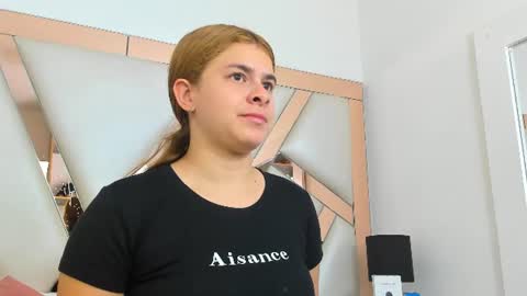 Snapshot of alicecruuz chatting on 06/18/26, 05:17 AliceCruz online show from 06/18/26, 05:17