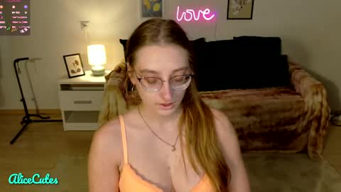 AliceCutes online show from 04/07/26, 01:44