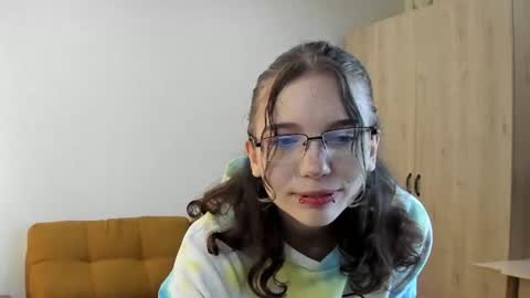 Snapshot of alicecutness chatting on 06/16/26, 05:32 Alice online show from 06/16/26, 05:32