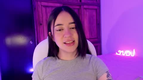 Snapshot of alicee_2 chatting on 12/19/24, 10:02 Aliceee  ..   97YP9VWGZHrefnav wishlist lists 1 online show from 12/19/24, 10:02