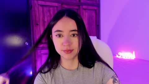 Snapshot of alicee_2 chatting on 01/17/25, 10:11 Aliceee  ..   97YP9VWGZHrefnav wishlist lists 1 online show from 01/17/25, 10:11