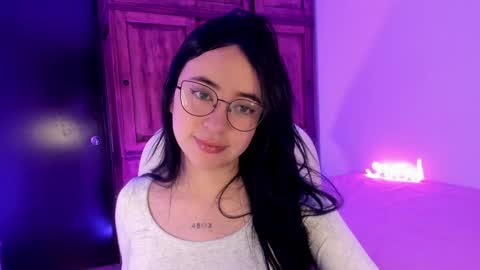 Snapshot of alicee_2 chatting on 02/04/25, 05:12 Aliceee  ..   97YP9VWGZHrefnav wishlist lists 1 online show from 02/04/25, 05:12