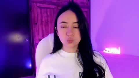 Snapshot of alicee_2 chatting on 02/12/25, 08:07 Aliceee  ..   97YP9VWGZHrefnav wishlist lists 1 online show from 02/12/25, 08:07