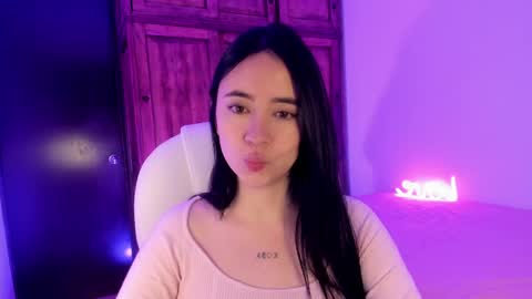 Snapshot of alicee_2 chatting on 02/13/25, 12:11 Aliceee  ..   97YP9VWGZHrefnav wishlist lists 1 online show from 02/13/25, 12:11