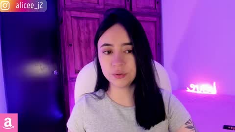 Snapshot of alicee_2 chatting on 02/17/25, 06:04 Aliceee  ..   97YP9VWGZHrefnav wishlist lists 1 online show from 02/17/25, 06:04