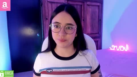 Snapshot of alicee_2 chatting on 10/18/25, 10:05 Aliceee  ..   97YP9VWGZHrefnav wishlist lists 1 online show from 10/18/25, 10:05