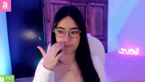 Snapshot of alicee_2 chatting on 10/19/25, 01:01 Aliceee  ..   97YP9VWGZHrefnav wishlist lists 1 online show from 10/19/25, 01:01