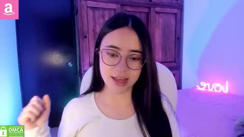 Snapshot of alicee_2 chatting on 10/22/25, 10:37 Aliceee  ..   97YP9VWGZHrefnav wishlist lists 1 online show from 10/22/25, 10:37