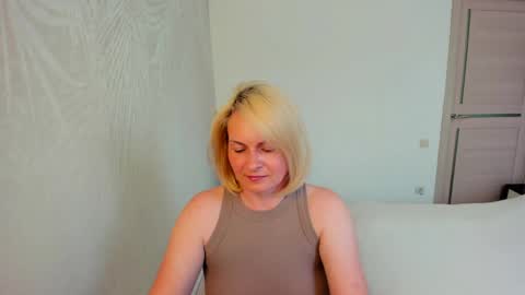 Snapshot of alicee__grace chatting on 05/19/26, 09:37 Alicee online show from 05/19/26, 09:37