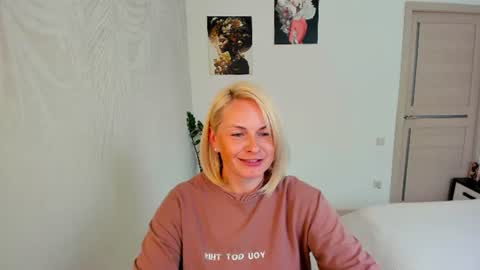 Snapshot of alicee__grace chatting on 07/17/26, 10:44 Alicee online show from 07/17/26, 10:44