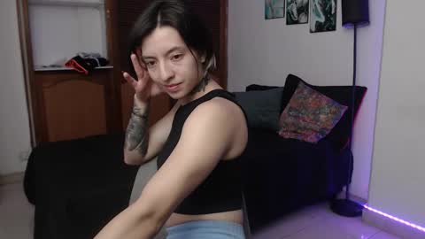 alicee_logan_ online show from 10/22/25, 12:33
