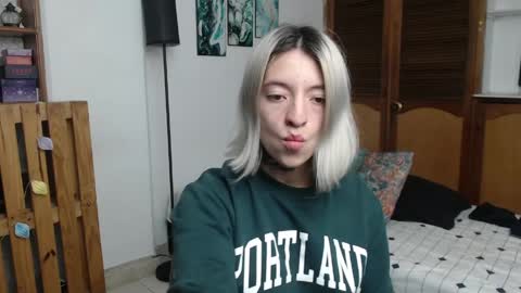 Snapshot of alicee_logan_ chatting on 06/09/26, 01:50 alicee_logan_ online show from 06/09/26, 01:50