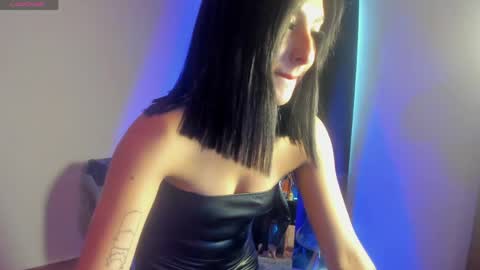 Snapshot of alicee_roos chatting on 04/23/26, 05:04 Alice online show from 04/23/26, 05:04