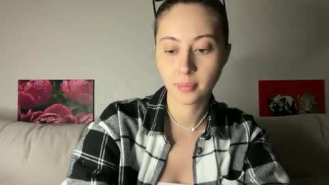 aliceinlustland online show from 06/24/26, 10:20