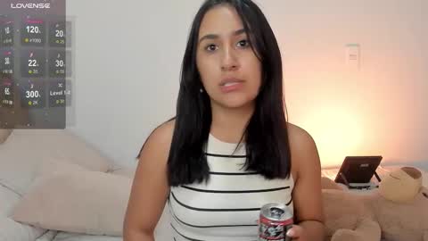 Snapshot of alicejhons chatting on 09/22/25, 12:01 vanessa online show from 09/22/25, 12:01