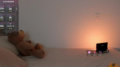 Snapshot of alicejhons chatting on 09/23/25, 01:19 vanessa online show from 09/23/25, 01:19