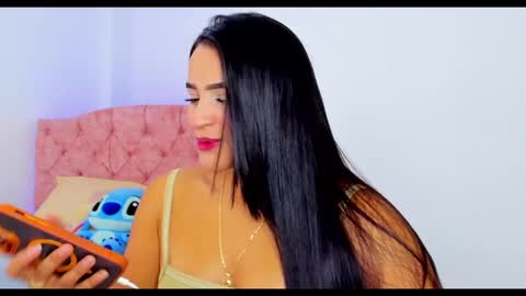 Snapshot of alicekiing_ chatting on 12/14/24, 04:34  ALICEKIING online show from 12/14/24, 04:34