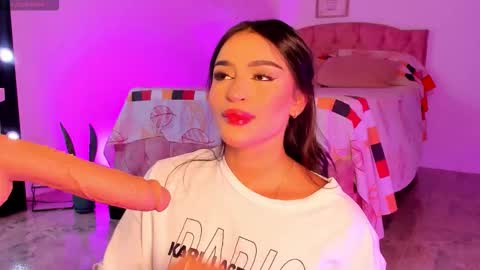 Snapshot of alicekiing_ chatting on 10/18/25, 01:52  ALICEKIING online show from 10/18/25, 01:52