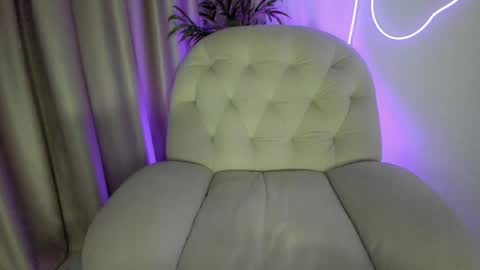 Snapshot of alicelevine chatting on 05/20/26, 04:18 AliceLevine online show from 05/20/26, 04:18