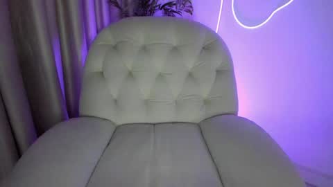 Snapshot of alicelevine chatting on 06/04/26, 04:18 AliceLevine online show from 06/04/26, 04:18