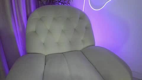 Snapshot of alicelevine chatting on 06/08/26, 04:13 AliceLevine online show from 06/08/26, 04:13