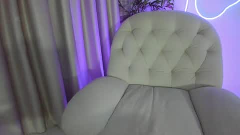 Snapshot of alicelevine chatting on 06/25/26, 04:12 AliceLevine online show from 06/25/26, 04:12