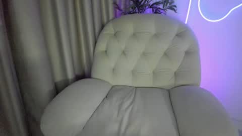 Snapshot of alicelevine chatting on 07/07/26, 06:47 AliceLevine online show from 07/07/26, 06:47