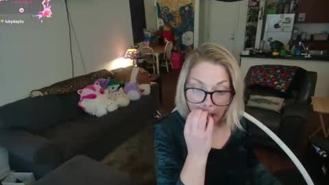 Snapshot of aliceliddell710 chatting on 09/25/25, 07:39 Alice Liddell online show from 09/25/25, 07:39