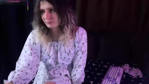 Snapshot of alicepinkhead chatting on 09/12/25, 02:17 AlicePinkhead online show from 09/12/25, 02:17