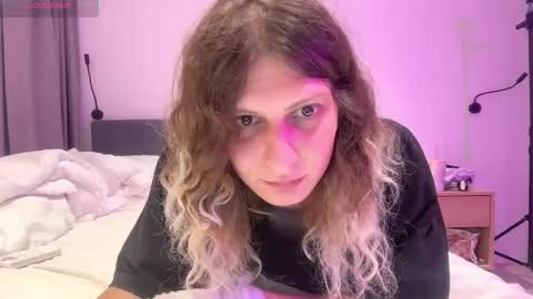 Snapshot of alicepinkhead chatting on 10/20/25, 11:43 AlicePinkhead online show from 10/20/25, 11:43