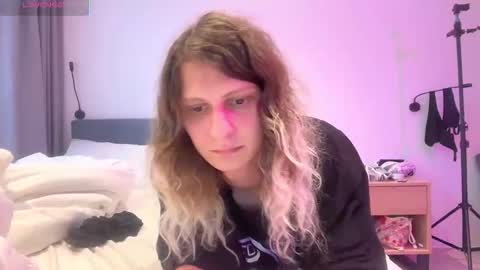 Snapshot of alicepinkhead chatting on 10/21/25, 10:16 AlicePinkhead online show from 10/21/25, 10:16