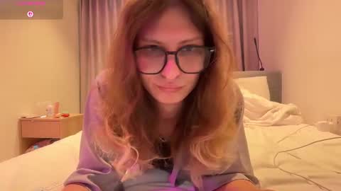 Snapshot of alicepinkhead chatting on 07/09/26, 09:46 AlicePinkhead online show from 07/09/26, 09:46