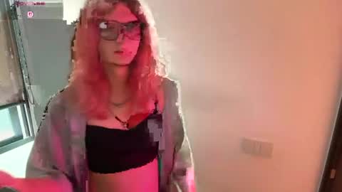 Snapshot of alicepinkhead chatting on 07/23/26, 10:46 AlicePinkhead online show from 07/23/26, 10:46