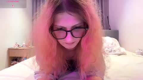 Snapshot of alicepinkhead chatting on 08/04/26, 09:01 AlicePinkhead online show from 08/04/26, 09:01