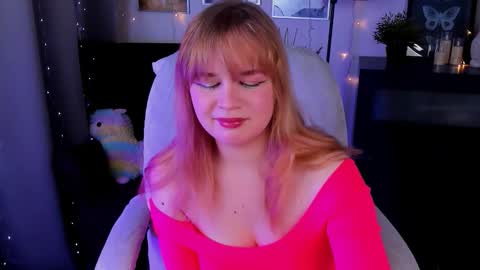 Snapshot of alicepopsy chatting on 12/17/25, 12:11 Alice online show from 12/17/25, 12:11
