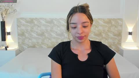 Snapshot of aliceross1 chatting on 01/06/25, 11:52 AliceRoss online show from 01/06/25, 11:52